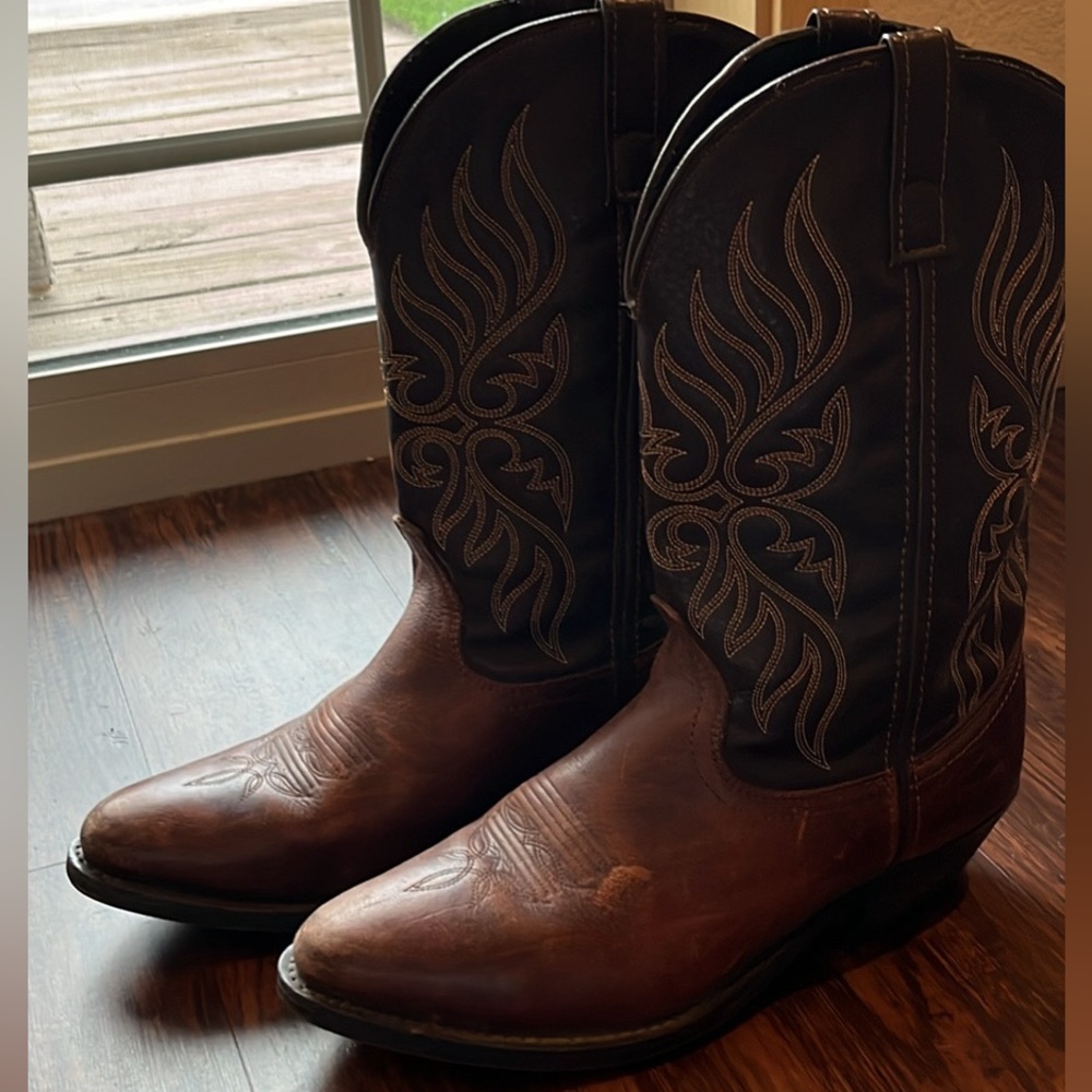 Women’s cowgirl boots
